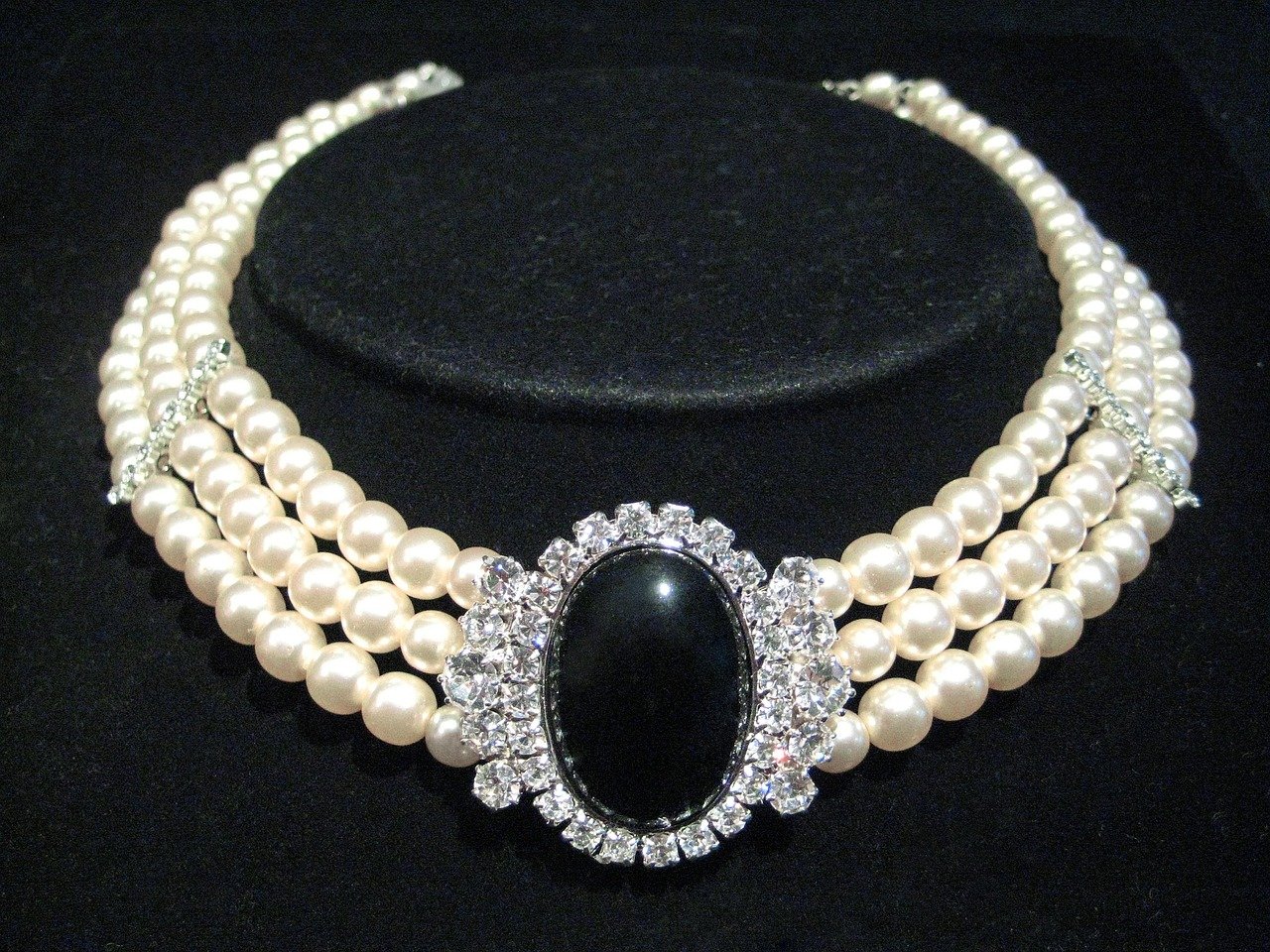 pearls, jewellery, chain, necklace, pearl necklaces, woman, decorating, glittering, beautiful, fashion jewelry, glitter, jewellery, necklace, necklace, necklace, necklace, necklace